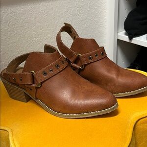 Universal Thread Brown Mules with Decorative Strap